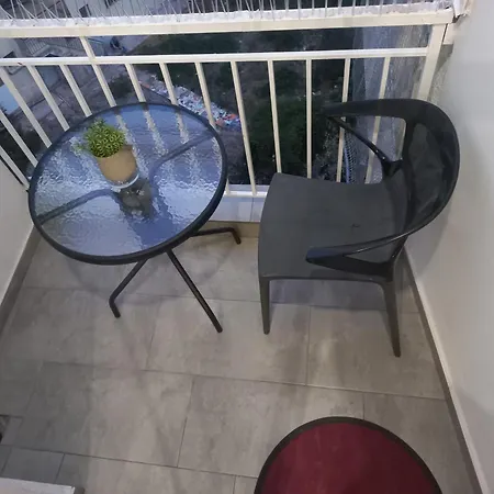5 Modern With Free Parking Apartment