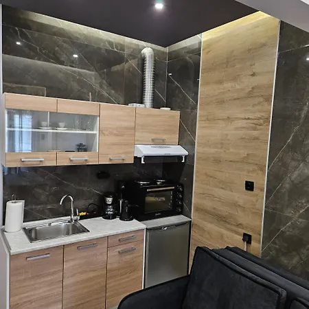 5 Modern With Free Parking Apartment
