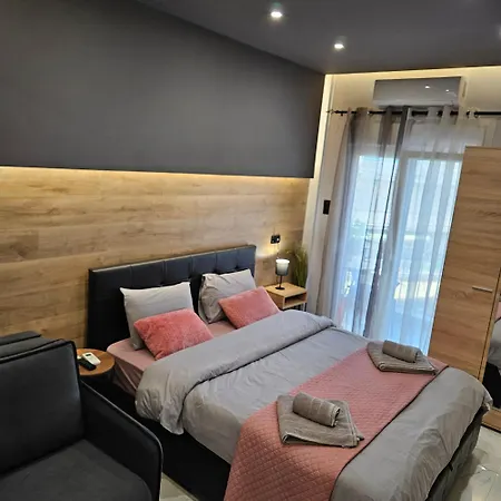 5 Modern With Free Parking Apartment *